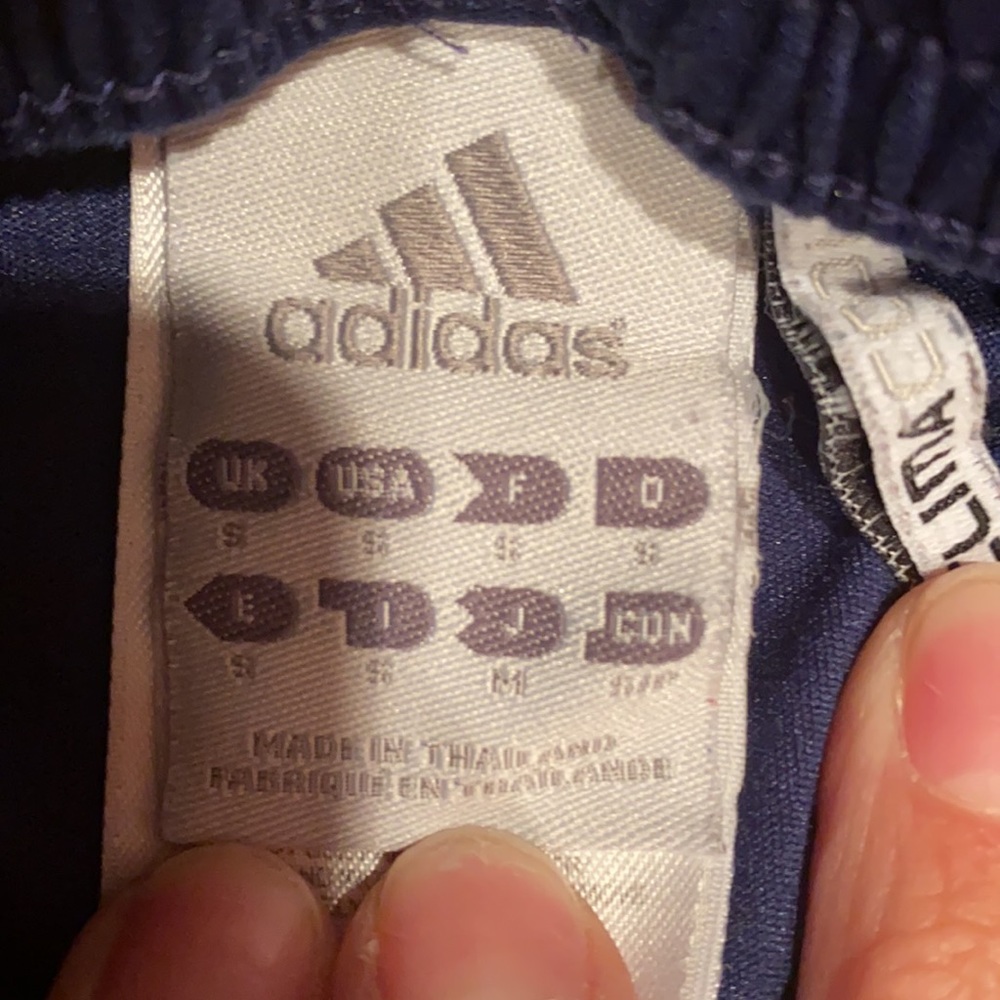 Boys Adidas shorts size small - Picture 3 of 4